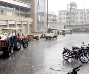 इन राज्यों में भीषण आंधी-बारिश का अलर्ट, 100 की रफ्तार से चलेंगी हवाएं; IMD की चेतावनी