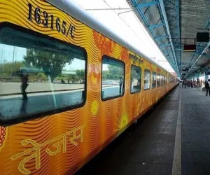 इंडिगो की उड़ान में व्यवधान के बाद रेलवे ने 37 प्रीमियम ट्रेनों में 116 कोच बढ़ाए