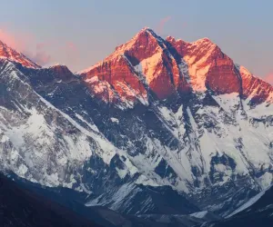 एक ही दिन में 274 पर्वतारोहियों ने फतह किया एवरेस्ट, टूट गया सालों पुराना रिकॉर्ड