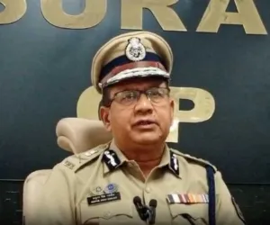 सूरत : मुहर्रम को शांतिपूर्ण ढंग से मनाने के लिए शहर पुलिस आयुक्त  द्वारा शांती समिति की बैठक