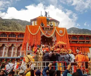 बदरीनाथ-केदारनाथ धाम पहुंचे मुकेश अंबानी, बीकेटीसी को 10 करोड़ रुपये का दिया दान