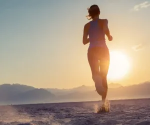 छुट्टियों में जिम या नियमित व्यायाम दिनचर्या हो सकती है बाधित, फिट रहने के कुछ आसान तरीके