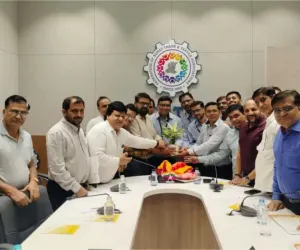 सूरत : कपड़ा मार्केटों में शॉर्ट सर्किट पर नकेल कसने की तैयारी, टोरेंट पावर और फोस्टा ने शुरू किया सुरक्षा अभियान