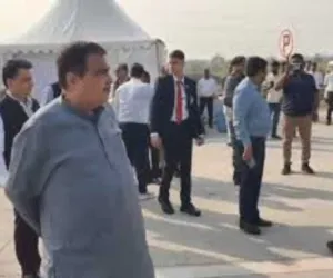 सूरत :  दिल्ली-मुंबई एक्सप्रेसवे पर गडकरी का बड़ा ऐलान: नवसारी से भरूच तक की सड़क 31 दिसंबर तक खुलेगी