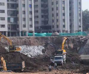 सूरत : भीमराड में शिव रेजीडेंसी में दूसरा बड़ा हादसा, मरम्मत कार्य के दौरान गैस लाइन फटी