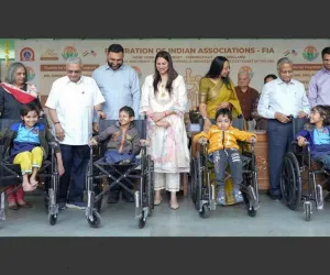 'जॉय ऑफ गिविंग': एफआईए (FIA) ने अहमदाबाद में दिव्यांग बच्चों को बांटी 100 व्हीलचेयर, पूरे भारत में 500 व्हीलचेयर दान करने का संकल्प