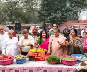 सूरत : सेवा फाउंडेशन व महिला संगठनों के सहयोग से पांजरापोल गौशाला में हुआ गौ-सेवा का भव्य आयोजन