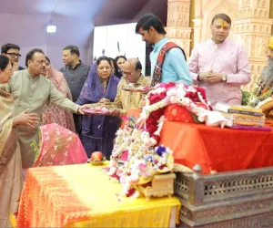 सूरत :  अंग्रेजी नव वर्ष जरुरत हो तो मनाएं, लेकिन हिन्दू नव वर्ष उत्साह के साथ अवश्य मनाएं  : स्वामी डॉ. राजेंद्र दास देवाचार्य