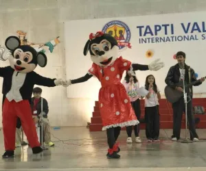 ताप्ती वैली इंटरनेशनल स्कूल ने कार्निवल के साथ किया नववर्ष का स्वागत