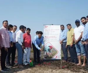 AM/NS India ने सूरत में बड़े पैमाने पर मैंग्रोव वृक्षारोपण के साथ ग्रीन कवर का विस्तार किया