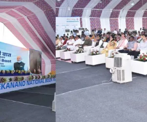 सूरत : मुख्यमंत्री भूपेंद्र पटेल ने सी.आर. पाटिल के साथ देखा ‘मन की बात’ का 131वां एपिसोड