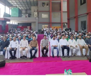 सूरत : ट्राइबल यूथ एक्सचेंज के तहत संकल्प मिल में औद्योगिक भ्रमण