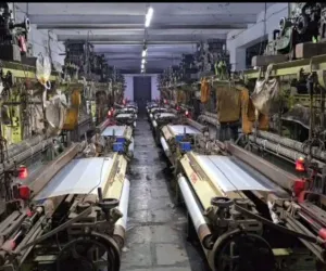 सूरत : गैस संकट और वैश्विक तनाव से टेक्सटाइल इंडस्ट्री पर संकट, पांडेसरा में पावरलूम यूनिट्स बंद