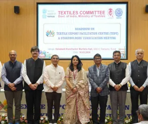 सूरत : कपड़ा निर्यात को मिलेगी नई उड़ान,सरसाना में 'टेक्सटाइल एक्सपोर्ट फैसिलिटेशन सेंटर' का भव्य रोड शो