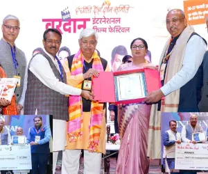 सूरत : दिल्ली में आयोजित ‘वरदान इंटरनेशनल फिल्म फेस्टिवल’ में डोनेट लाइफ को दो बड़ी उपलब्धियां