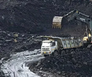 सूरत : मिडिल ईस्ट तनाव का असर टेक्सटाइल इंडस्ट्री पर, आयातित कोयले के दाम 15 प्रतिशत तक बढ़े