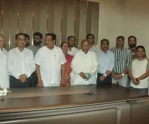 सूरत : सेवा कार्यों के साथ मनाया जन्मदिन, केंद्रीय मंत्री सी.आर. पाटिल ने 51 ऑर्गन डोनर परिवारों को किया सम्मानित