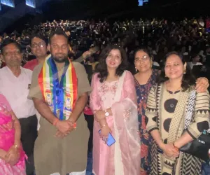 सूरत : बेटियों को जागरूक करने के लिए अनूठी पहल, विजय चौमाल ने क्षेत्र की युवतियों के साथ देखी 'केरल स्टोरी-2'