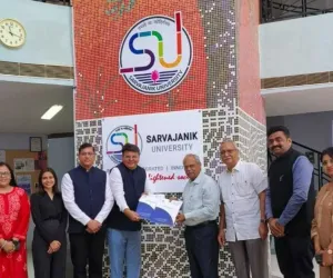 सूरत : सार्वजनिक विश्वविद्यालय ने स्टार्टअप इकोसिस्टम को मजबूत करने के लिए इंडिया एक्सेलरेटर के साथ MoU पर हस्ताक्षर किए