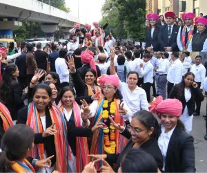 सूरत : बार काउंसिल ऑफ गुजरात के चुनाव में सूरत के वकीलों की जीत, भव्य विजय रैली निकाली