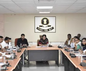 सूरत में गैस-पेट्रोल सप्लाई को लेकर रिव्यू मीटिंग, नए PNG कनेक्शन पर ₹500 की छूट का ऐलान