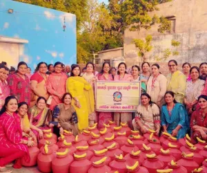 सूरत : अक्षय तृतीया पर मायूम सूरत जागृति शाखा का सेवा कार्य, 101 मटकों के साथ फल-जूस का वितरण