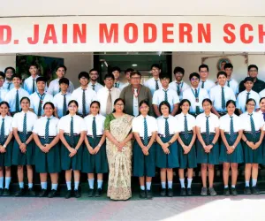 सूरत : एस. डी. जैन मॉडर्न स्कूल का सीबीएसई 10वीं में शानदार प्रदर्शन, ग्रीवा डाखरा 99.2% के साथ टॉपर