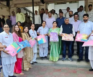 सूरत : न्यू सिविल अस्पताल में छोटूभाई पाटिल का जन्मदिन सेवा कार्यों के साथ मनाया गया