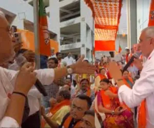 सूरत : ‘चाय पर संवाद’ में जगदीश विश्वकर्मा ने कार्यकर्ताओं को दिया चुनावी प्रशिक्षण