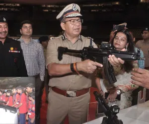 सूरत : 66वें गुजरात गौरव दिवस पर सूरत में आधुनिक हथियारों की मेगा प्रदर्शनी शुरू