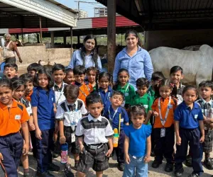 सूरत : व्हाइट लोटस इंटरनेशनल स्कूल शेपिंग माइंड्स, टचिंग हार्ट्स नन्हे एस्टेरियन्स ने सीखे दया और करुणा के बड़े सबक