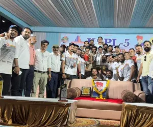 सूरत : क्रिकेट के मैदान में सामाजिक समरसता के साथ “विक्रम कप” का भव्य समापन, रावणा टाइगर बनी विजेता