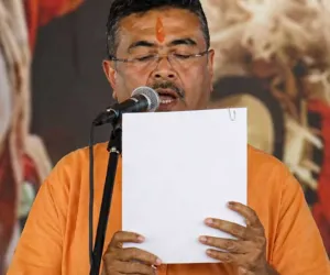 पश्चिम बंगाल में ऐतिहासिक राजनीतिक परिवर्तन: शुभेंदु अधिकारी ने ली मुख्यमंत्री पद की शपथ