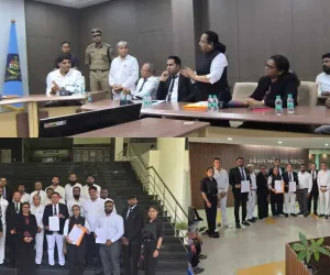 सूरत : डिस्ट्रिक्ट लॉयर्स एसोसिएशन ने कलेक्टर और पुलिस कमिश्नर को सौंपा प्रतिनिधित्व पत्र
