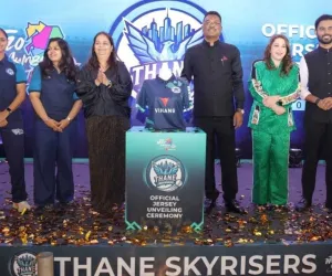 WT20 महिला लीग: ठाणे स्काईराइज़र्स की जर्सी का अनावरण महाराष्ट्र के परिवहन मंत्री प्रताप सरनाईक ने किया 