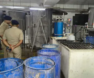 सूरत : ईटीपी प्लांट के टैंक में उतरे 4 सफाईकर्मियों की दम घुटने से मौत, सुरक्षा उपकरणों को लेकर बड़ी लापरवाही आई सामने