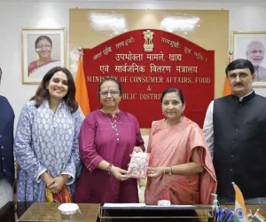 सूरत : उपभोक्ता न्यायालय की समस्याओं को लेकर बार काउंसिल ऑफ गुजरात ने राज्य मंत्री निमुबेन बंभानिया को सौंपा ज्ञापन