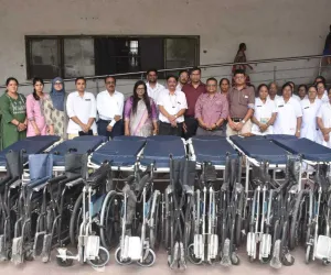 सूरत : सिविल अस्पताल में 47 नई व्हीलचेयर और 10 आधुनिक स्ट्रेचर का लोकार्पण