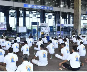 सूरत अंतरराष्ट्रीय हवाई अड्डे पर अंतर्राष्ट्रीय योग दिवस-2026 का आयोजन