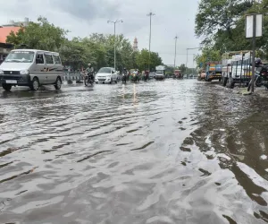 सूरत : बारिश की तैयारियों की समीक्षा के लिए मनपा की अहम बैठक, 48 घंटे में खुदाई स्थलों की रिपोर्ट तलब