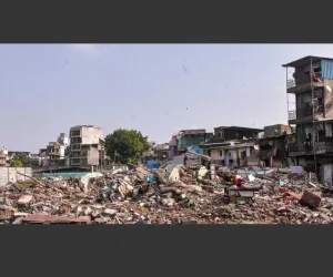 सूरत : नासीरनगर डिमोलिशन मामले में गुजरात हाईकोर्ट सख्त, सूरत मनपा और पुलिस की भूमिका पर उठाए गंभीर सवाल