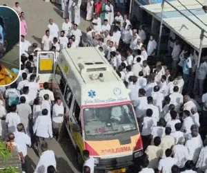 सूरत : कतर गैस प्लांट विस्फोट में जान गंवाने वाले डुमस के सनी पटेल को नम आंखों से अंतिम विदाई