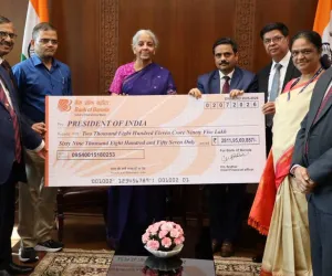सूरत : बैंक ऑफ बड़ौदा ने केंद्र सरकार को ₹2,811 करोड़ का लाभांश सौंपा