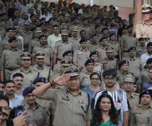 सूरत : पुलिस कमिश्नर अनुपम सिंह गहलोत को भावभीनी विदाई, वबांग जमीर ने संभाला कार्यवाहक पुलिस कमिश्नर का पद
