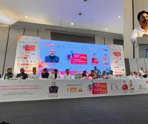 सूरत : अजय अजमेरा ने 'भारतीय व्यापार महोत्सव 2026' के सूरत लॉन्च में सूरत के कपड़ा उद्योग के विज़न को रेखांकित किया