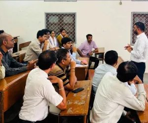 वडोदरा : मांजलपुर विधानसभा उपचुनाव: कलेक्टर डॉ. अनिल धामेलिया ने मतदान केंद्रों की तैयारियों का लिया जायजा