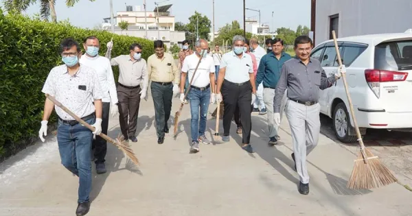 Surat: Maha Swachhta Abhiyan was launched by the Chamber.  Loktej Surat, Business News
