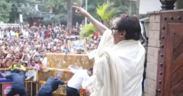 Crowd of fans gathered outside ‘Jalsa’, Big B became emotional, shared special post.  Loktej Entertainment News