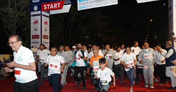 Surat: More than 3200 runners participated in the single run, giving the message of Run to Educate Tribal Children.  Loktej Surat, Sports News